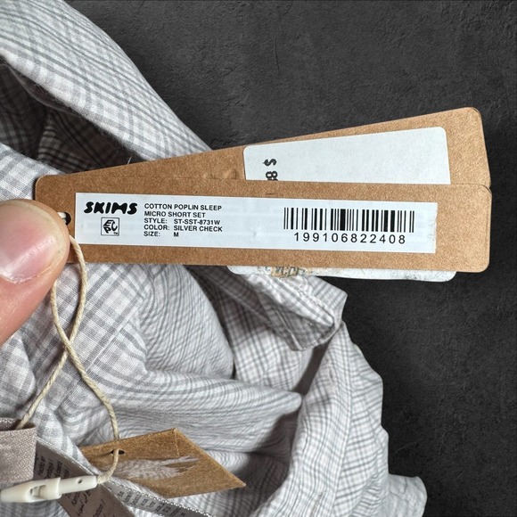 NWT Skims Cling Matte Long Sleeve Button Up Obsidian Size Medium - Picture 3 of 4